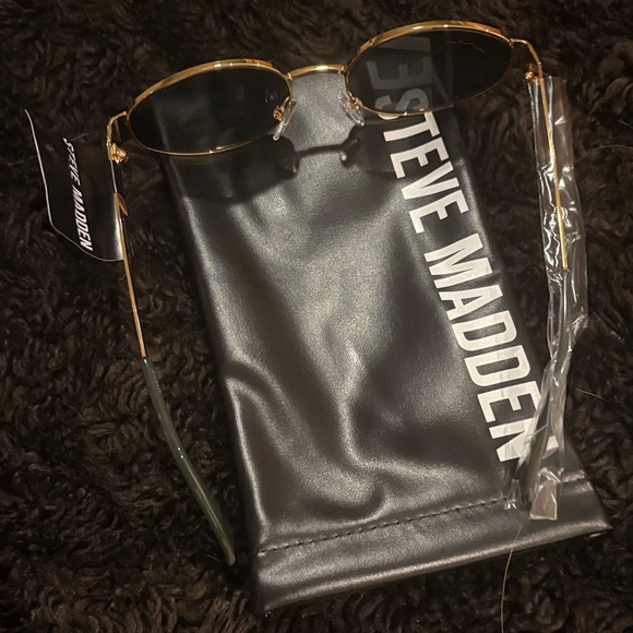 Brand new Steve Madden Oval Gold and Black Sunglasses - Picture 5 of 10